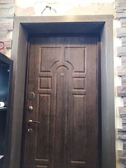 входная дверь с отделкой